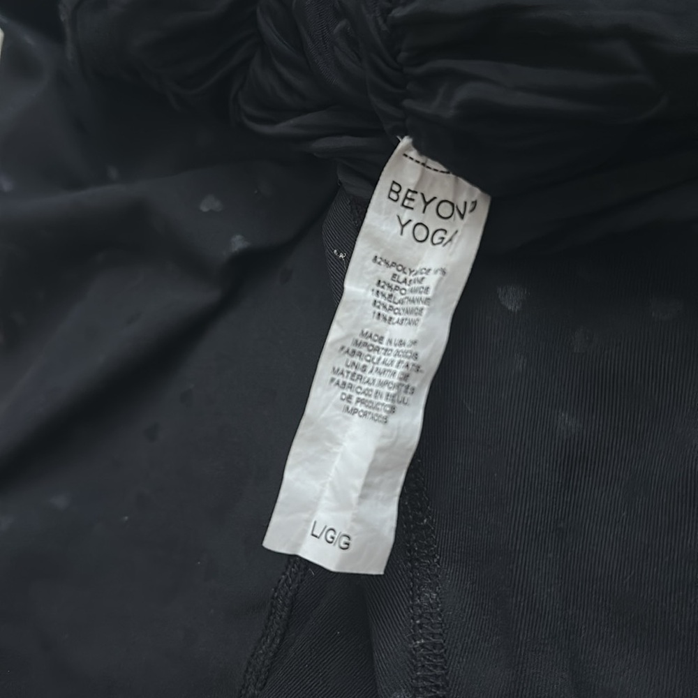 Beyond Yoga Maternity Leggings with hearts Large - Picture 7 of 7
